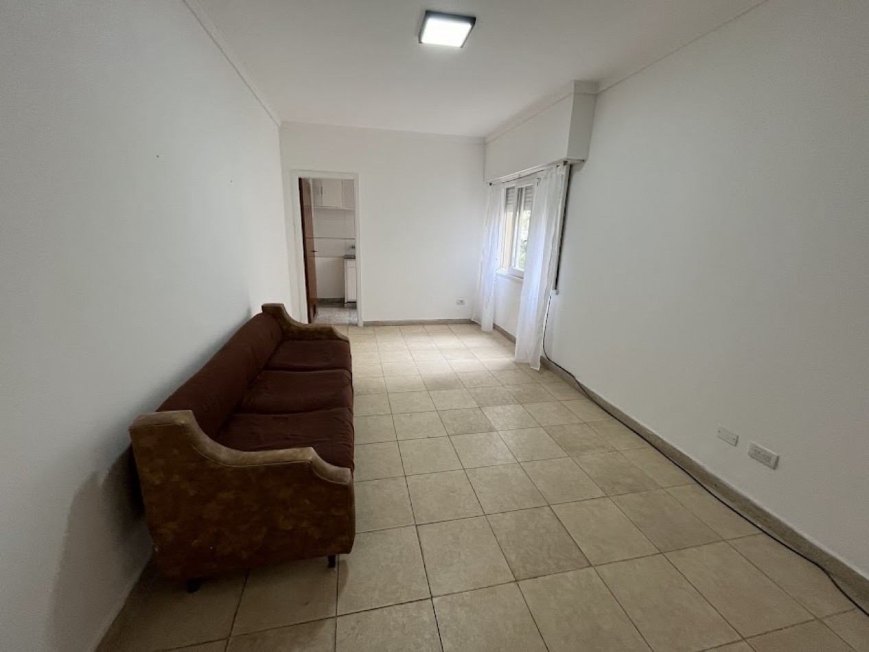Venta Departamento 1 Ambiente con Cochera - Centro (La Rioja y Luro)