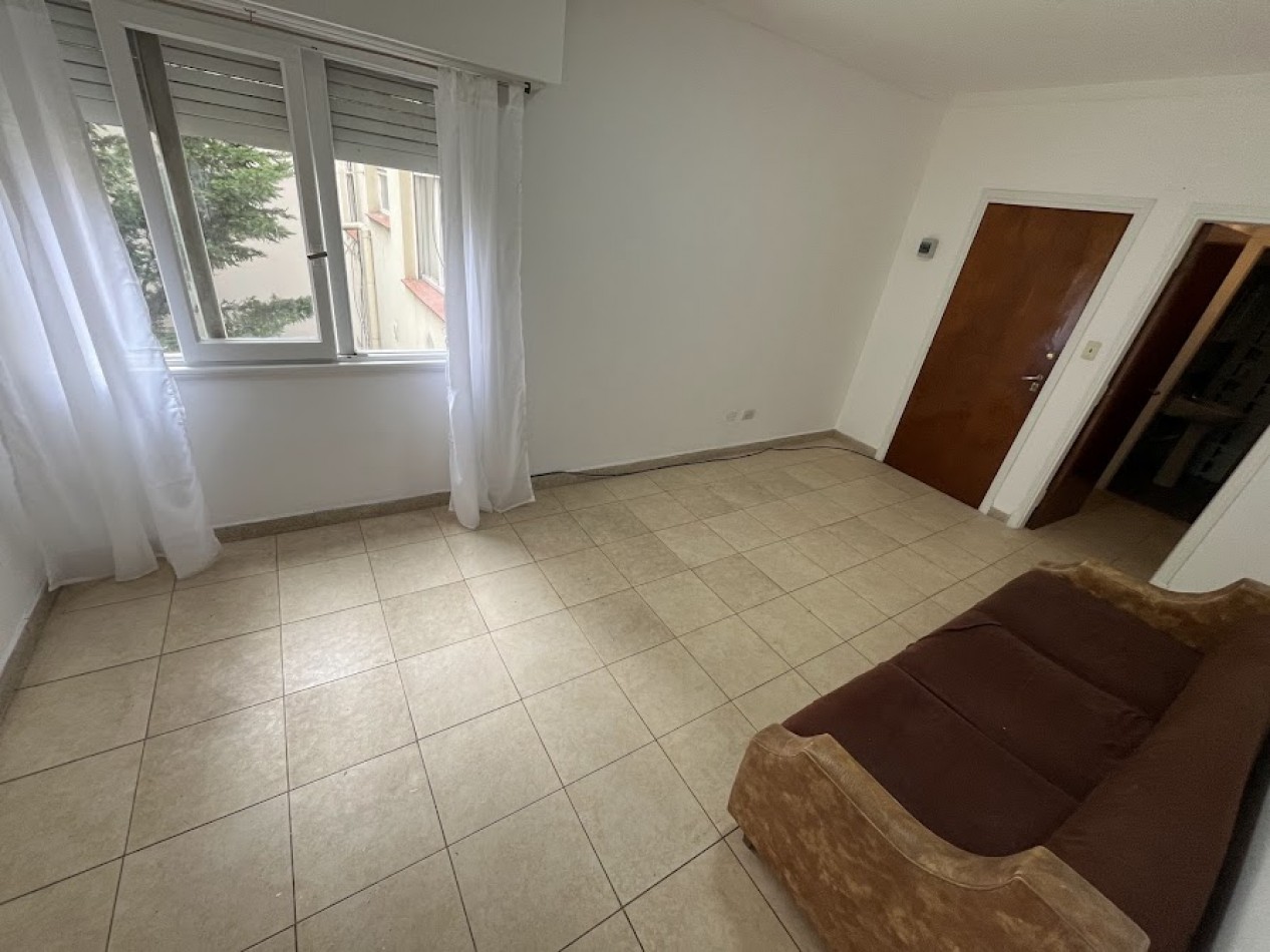 Venta Departamento 1 Ambiente con Cochera - Centro (La Rioja y Luro)