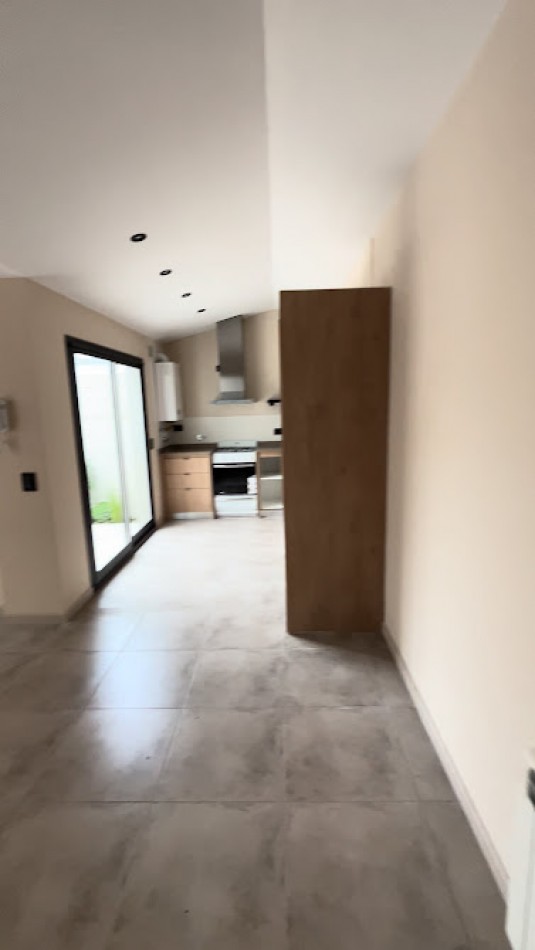 PH 2 amb. moderno con patio, sin expensas y detalles de categoria en La Perla.