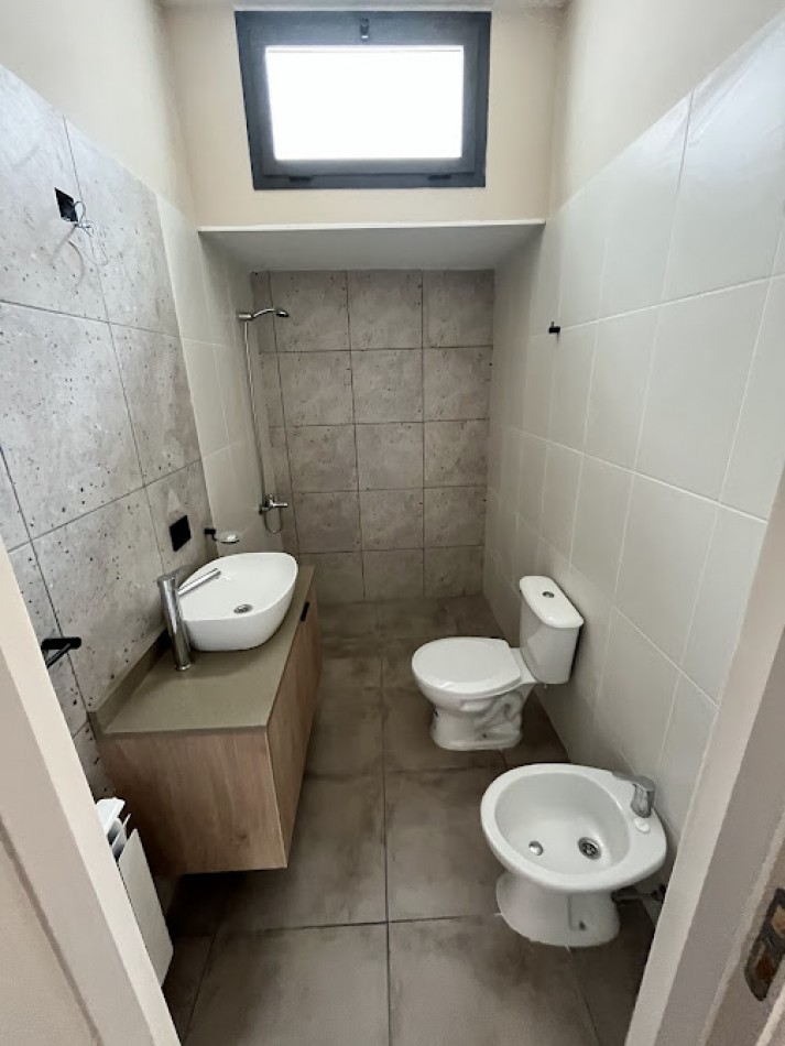 PH 2 amb. moderno con patio, sin expensas y detalles de categoria en La Perla.