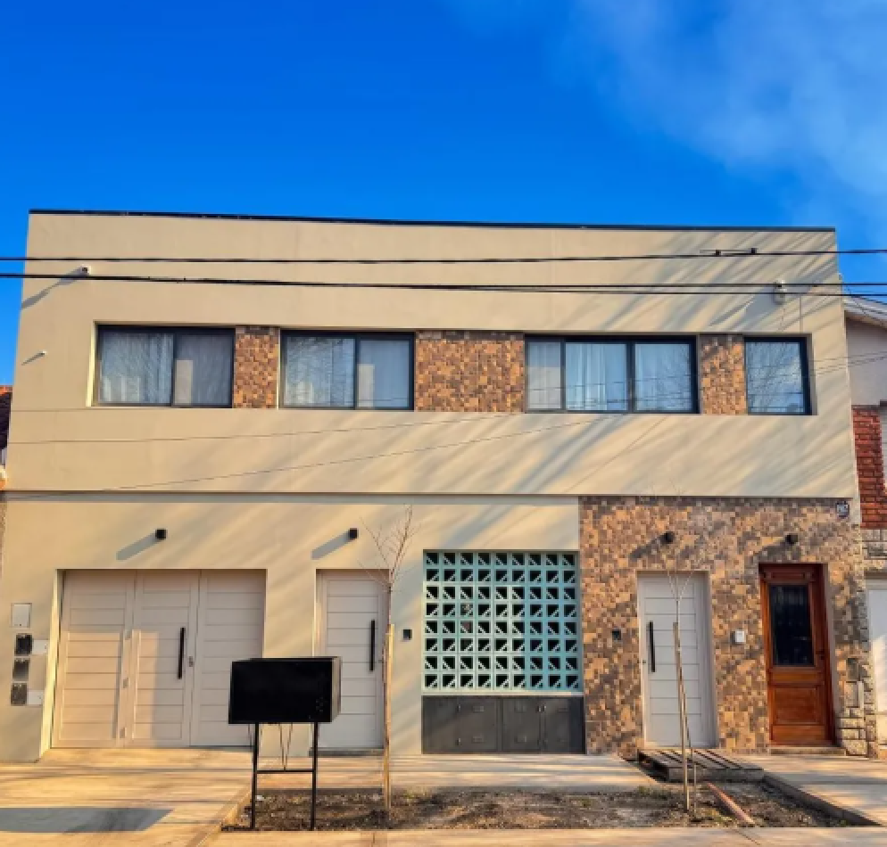 PH 2 amb. moderno con patio, sin expensas y detalles de categoria en La Perla.