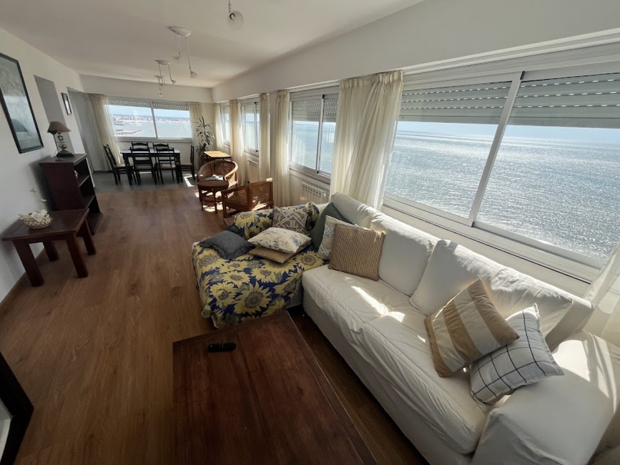 ALQUILER TEMPORARIO PARA 6/7 PERSONAS  Departamento de 4 ambientes con dependencia y cochera frente al mar - Playa Varese