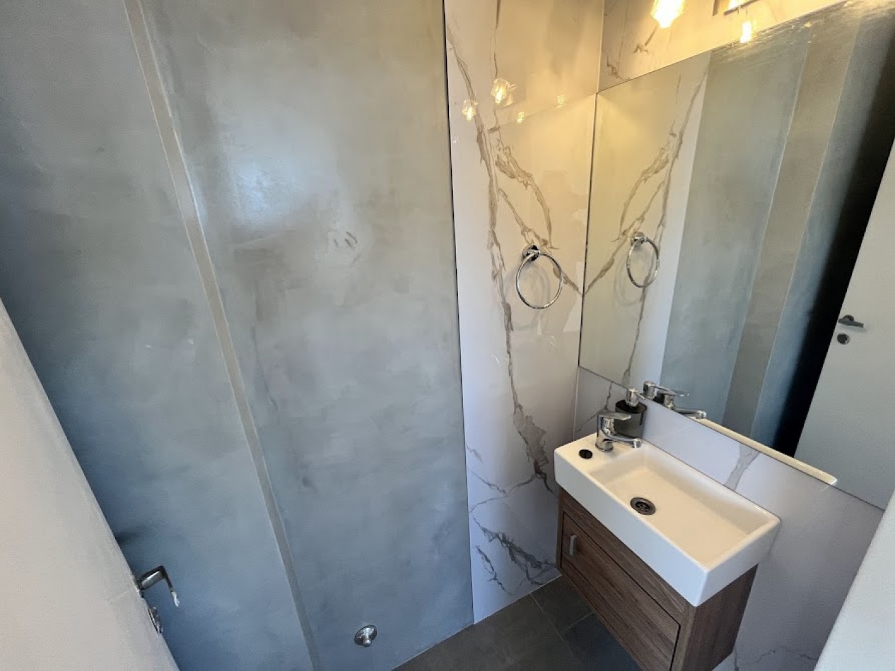 ALQUILER TEMPORARIO PARA 6/7 PERSONAS  Departamento de 4 ambientes con dependencia y cochera frente al mar - Playa Varese