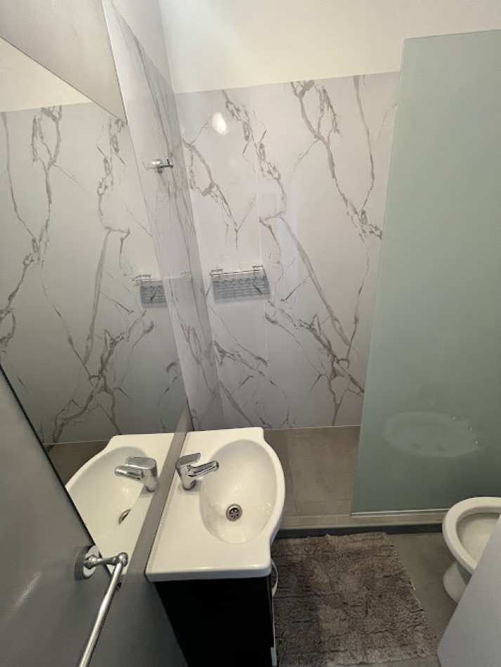 ALQUILER TEMPORARIO PARA 6/7 PERSONAS  Departamento de 4 ambientes con dependencia y cochera frente al mar - Playa Varese