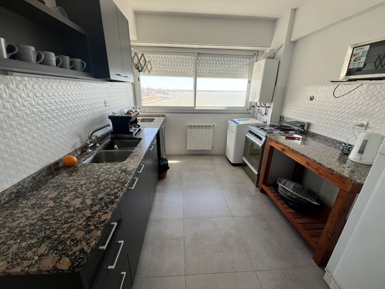 ALQUILER TEMPORARIO PARA 6/7 PERSONAS  Departamento de 4 ambientes con dependencia y cochera frente al mar - Playa Varese