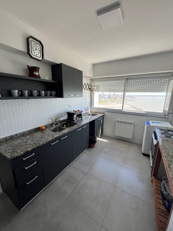 ALQUILER TEMPORARIO PARA 6/7 PERSONAS  Departamento de 4 ambientes con dependencia y cochera frente al mar - Playa Varese