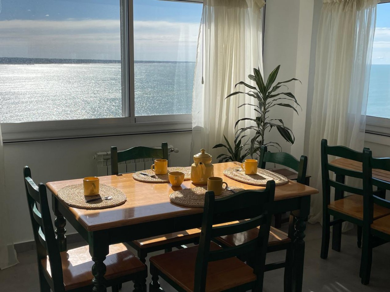 ALQUILER TEMPORARIO PARA 6/7 PERSONAS  Departamento de 4 ambientes con dependencia y cochera frente al mar - Playa Varese