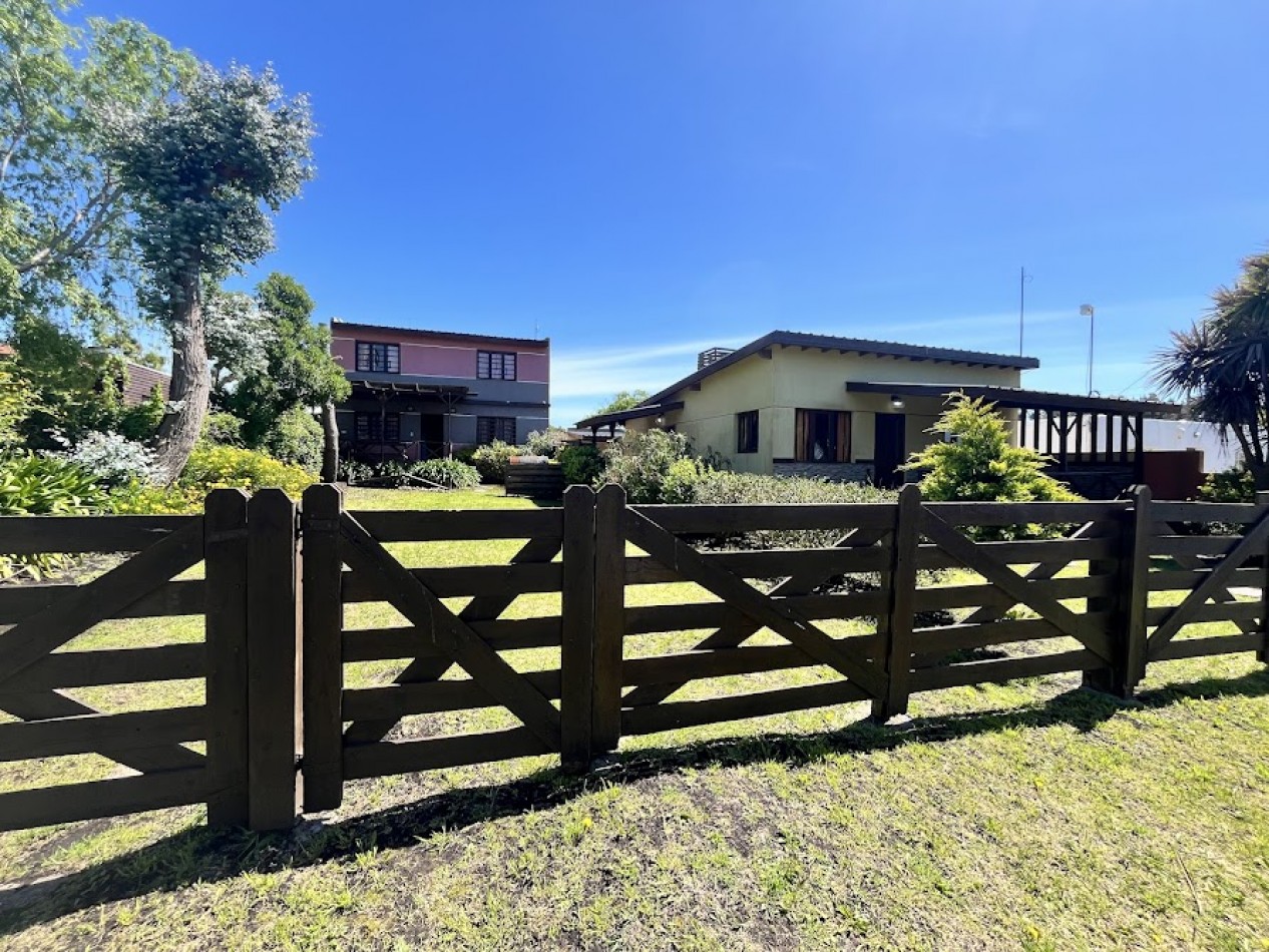 Venta en block - Dos cabañas a metros del mar en Acantilados