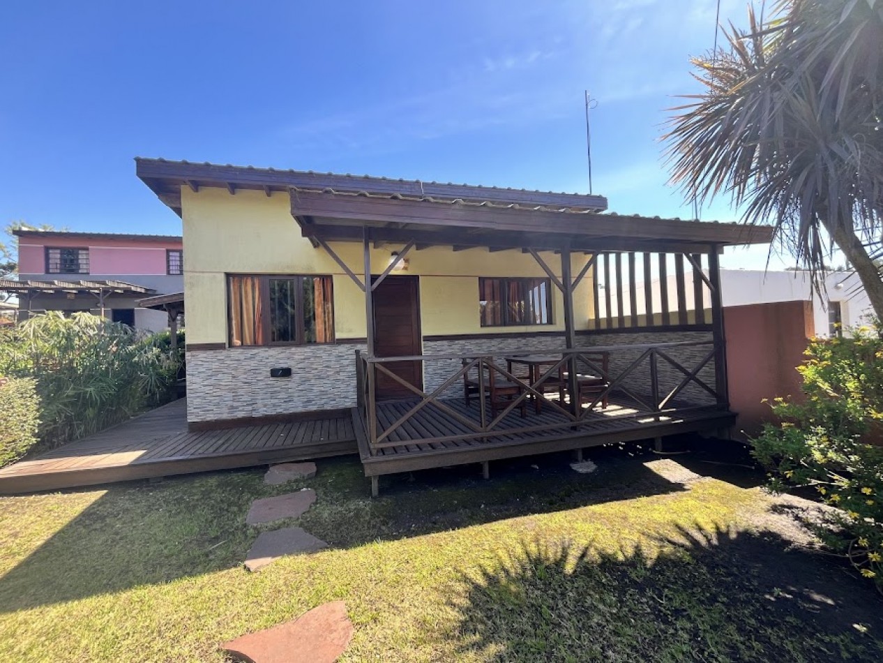 Venta en block - Dos cabañas a metros del mar en Acantilados