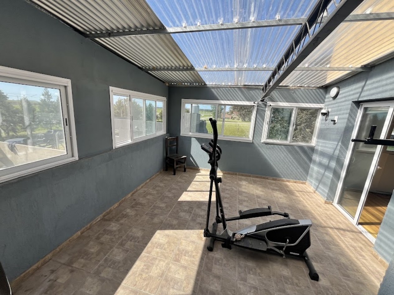 Casa moderna con amplios espacios y excelentes vistas en La Caleta