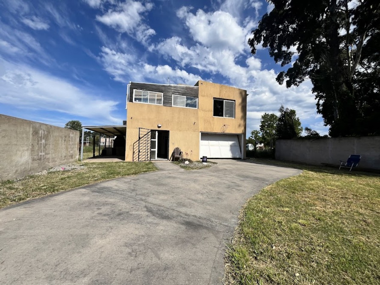 Casa moderna con amplios espacios y excelentes vistas en La Caleta