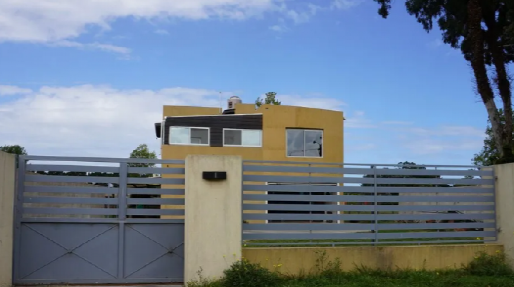 Casa moderna con amplios espacios y excelentes vistas en La Caleta