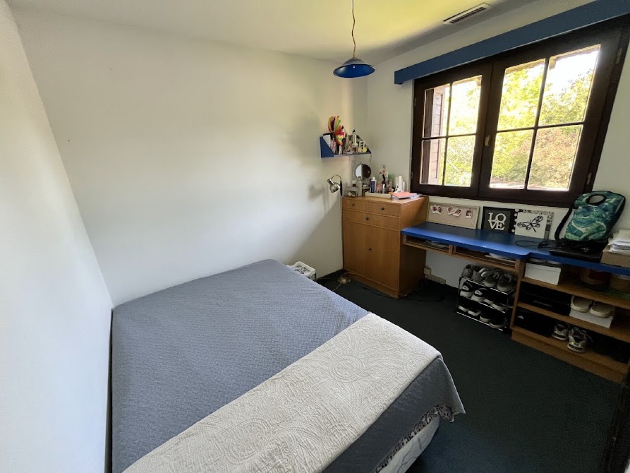 Imponente chalet con parque, piscina climatizada y quincho vidriado con vista al parque