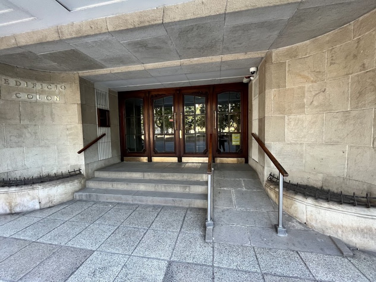 Departamento 3 Ambientes con Balcon Perimetral frente a Plaza Colon