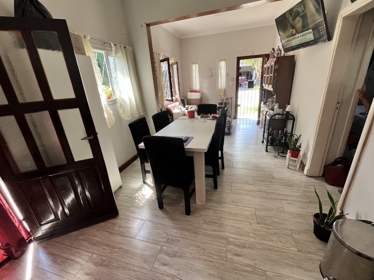 Casa de 3 Ambientes con Garaje Doble, Quincho y Patio - A 100 mts de Av. Luro
