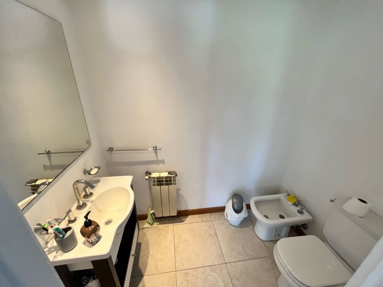 CHALET DE CATEGORIA 5 AMBIENTES CON PARQUE, PISCINA CLIMATIZADA Y TERRAZA - BARRIO CONSTITUCION