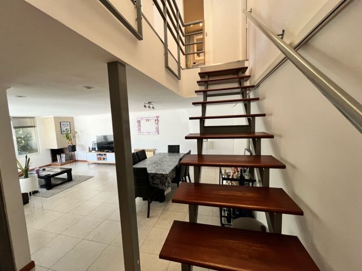 CHALET DE CATEGORIA 5 AMBIENTES CON PARQUE, PISCINA CLIMATIZADA Y TERRAZA - BARRIO CONSTITUCION