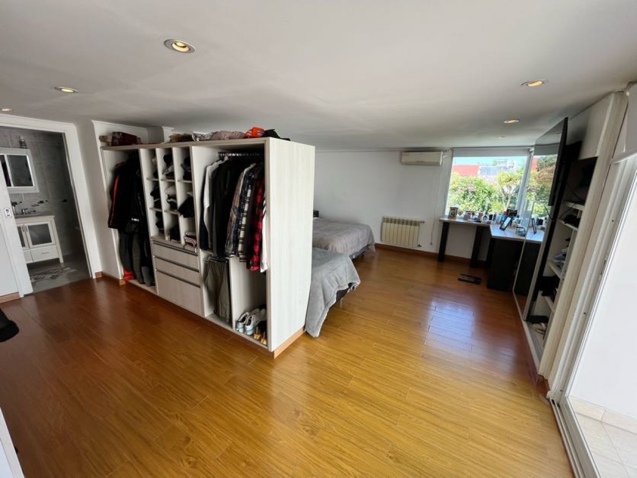 CHALET DE CATEGORIA 5 AMBIENTES CON PARQUE, PISCINA CLIMATIZADA Y TERRAZA - BARRIO CONSTITUCION