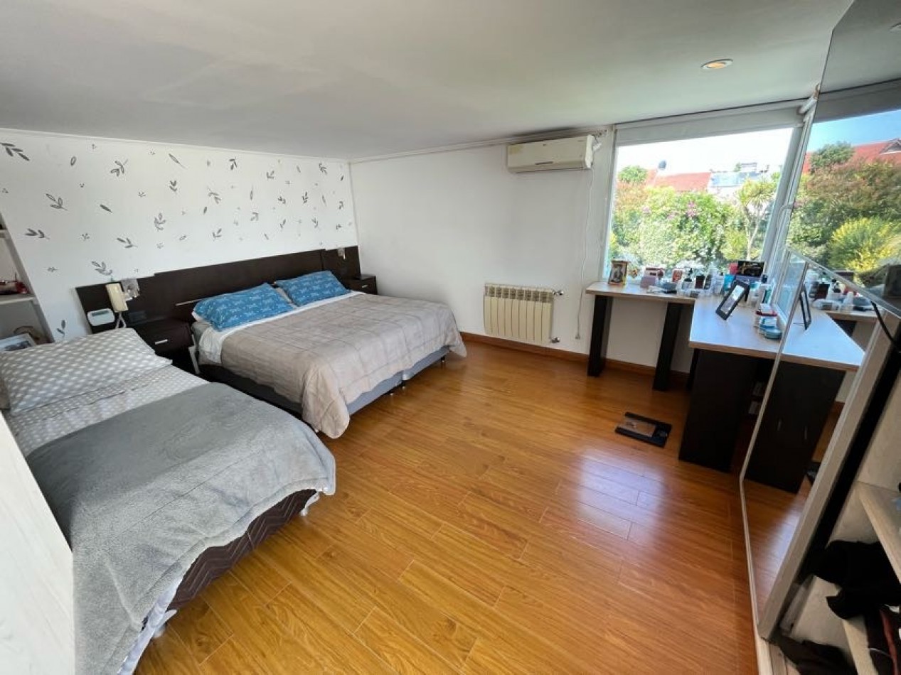 CHALET DE CATEGORIA 5 AMBIENTES CON PARQUE, PISCINA CLIMATIZADA Y TERRAZA - BARRIO CONSTITUCION