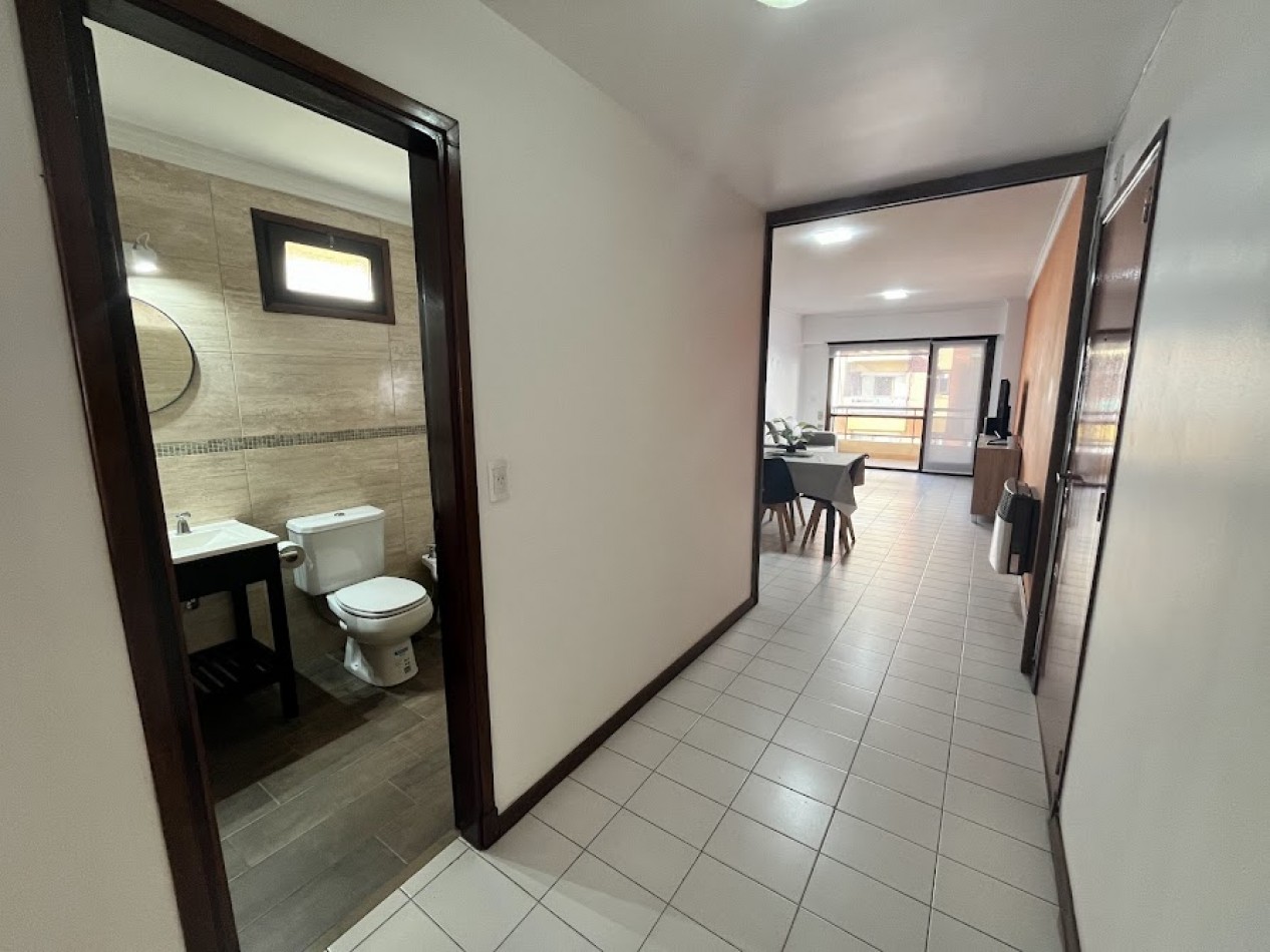 Alquiler Temporario -DEPARTAMENTO 2 AMBIENTES CON BALCON, COCHERA Y EXCELENTE UBICACION - BARRIO LA PERLA