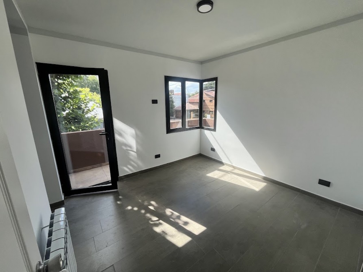 Duplex de 4 ambientes en Barrio Los Pinares - Diseño moderno y domotica APTO CREDITO