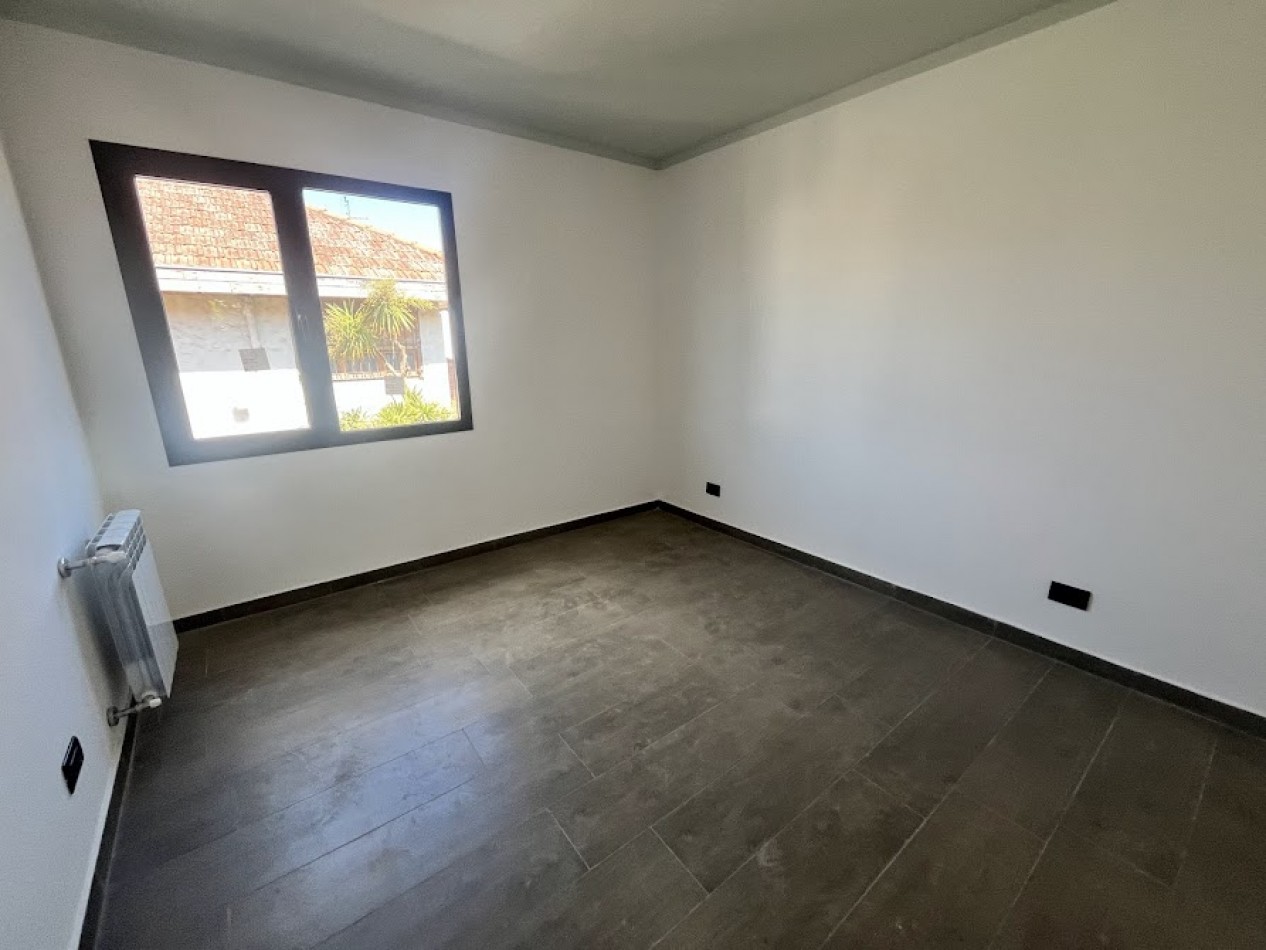 Duplex de 4 ambientes en Barrio Los Pinares - Diseño moderno y domotica APTO CREDITO