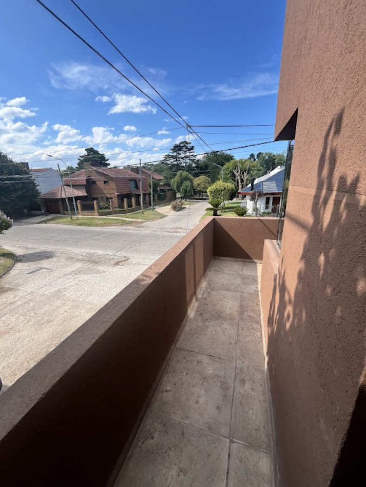 Duplex de 4 ambientes en Barrio Los Pinares - Diseño moderno y domotica APTO CREDITO