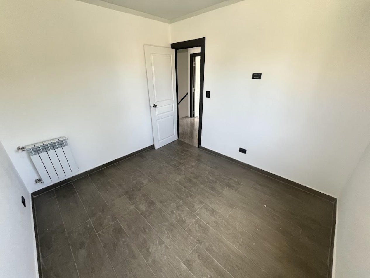Duplex de 4 ambientes en Barrio Los Pinares - Diseño moderno y domotica APTO CREDITO