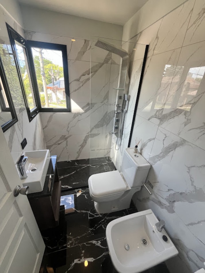 Duplex de 4 ambientes en Barrio Los Pinares - Diseño moderno y domotica APTO CREDITO