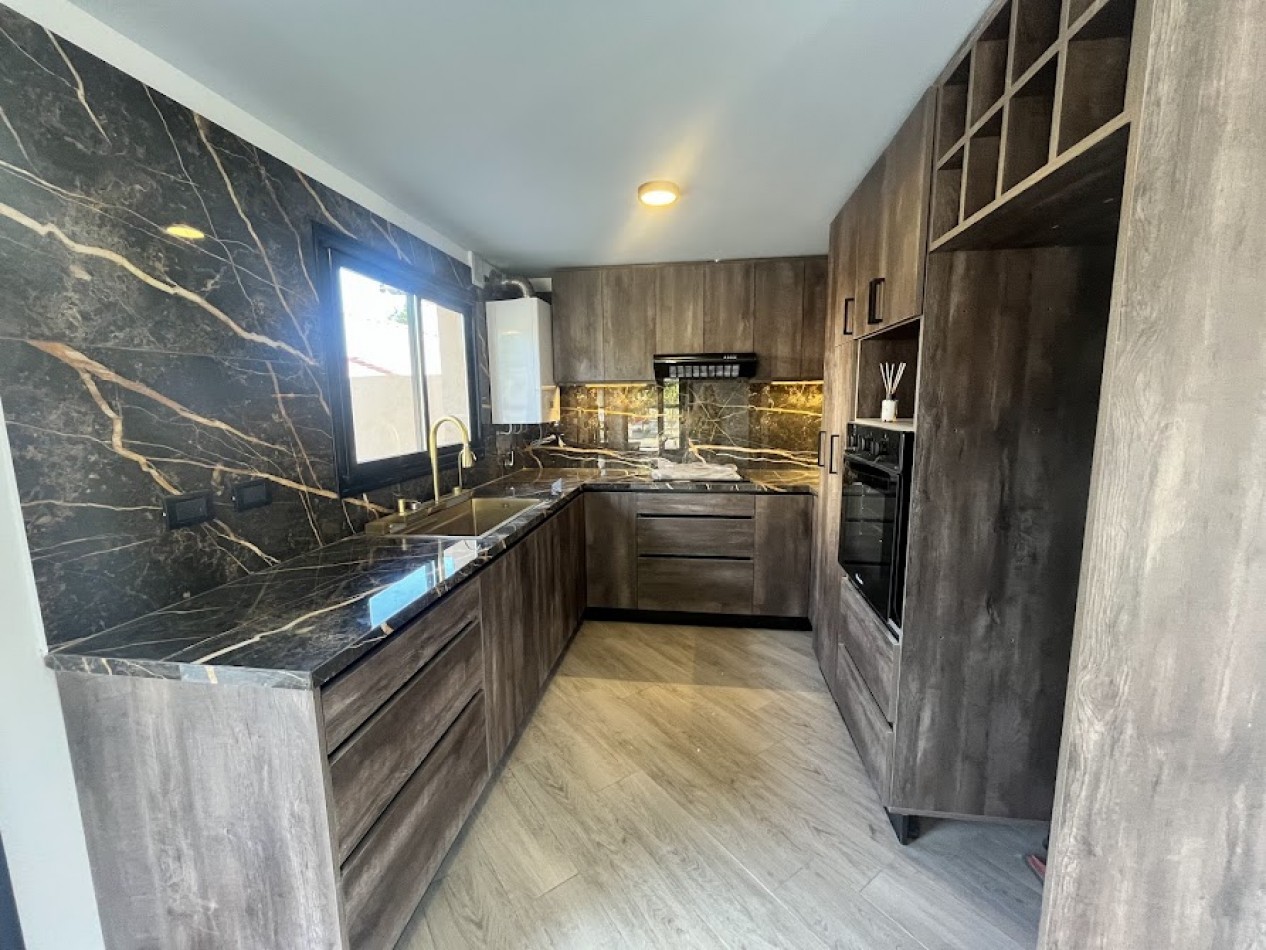 Duplex de 4 ambientes en Barrio Los Pinares - Diseño moderno y domotica APTO CREDITO