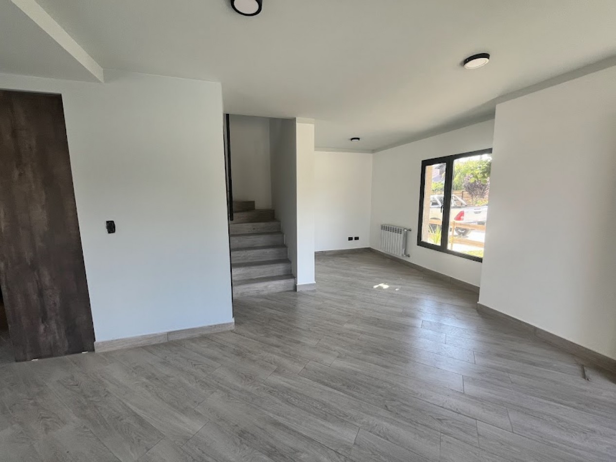 Duplex de 4 ambientes en Barrio Los Pinares - Diseño moderno y domotica APTO CREDITO