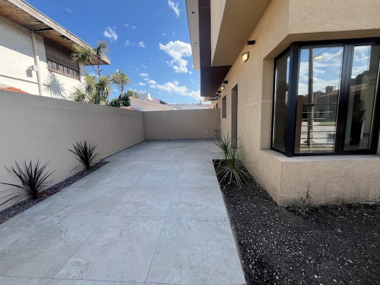 Duplex de 4 ambientes en Barrio Los Pinares - Diseño moderno y domotica APTO CREDITO