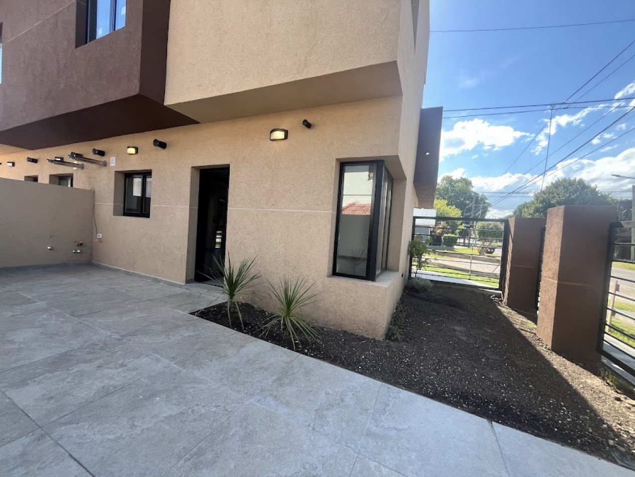 Duplex de 4 ambientes en Barrio Los Pinares - Diseño moderno y domotica APTO CREDITO