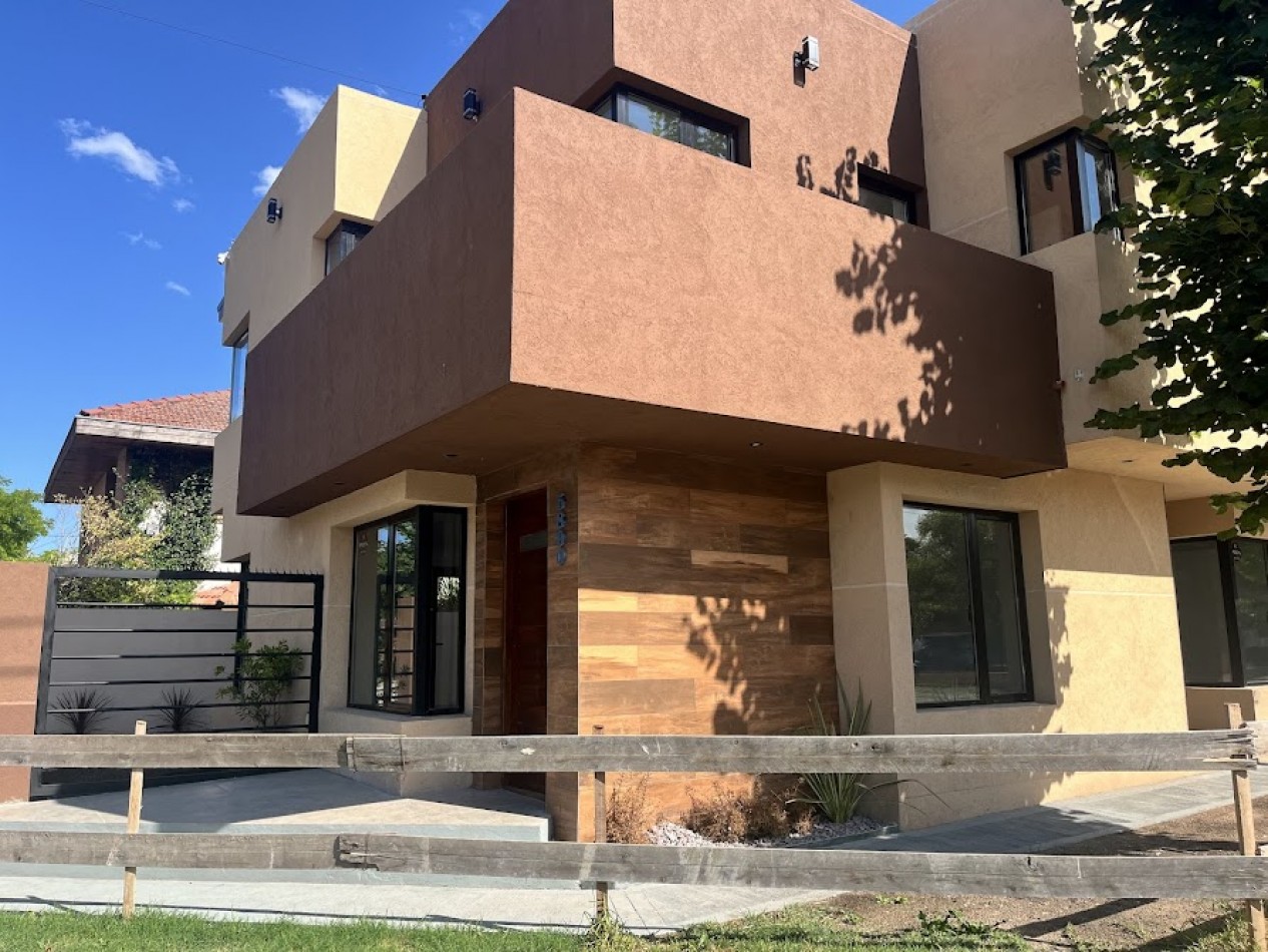 Duplex de 4 ambientes en Barrio Los Pinares - Diseño moderno y domotica APTO CREDITO