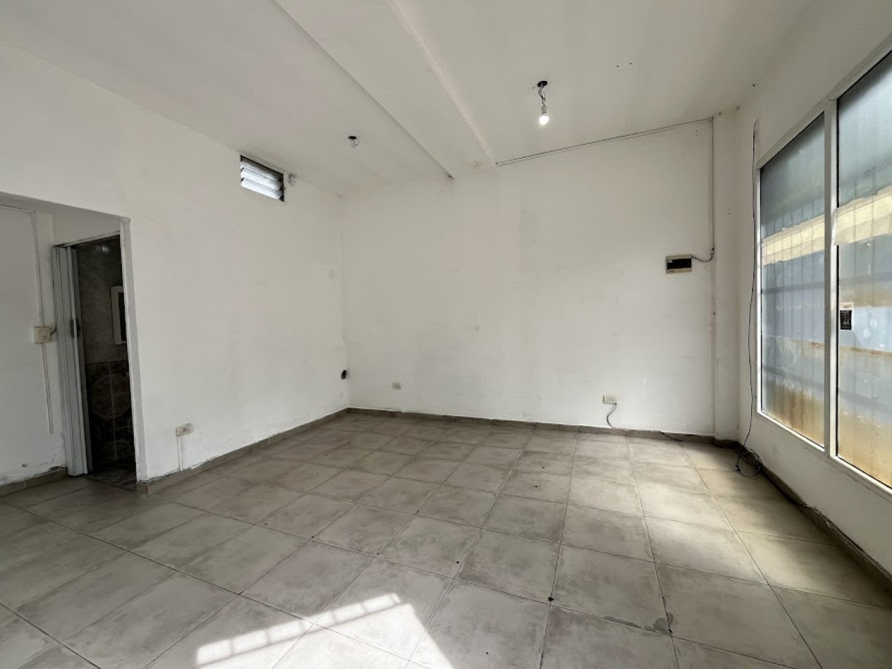 Alquiler comercial Local en esquina super luminoso en zona comercial