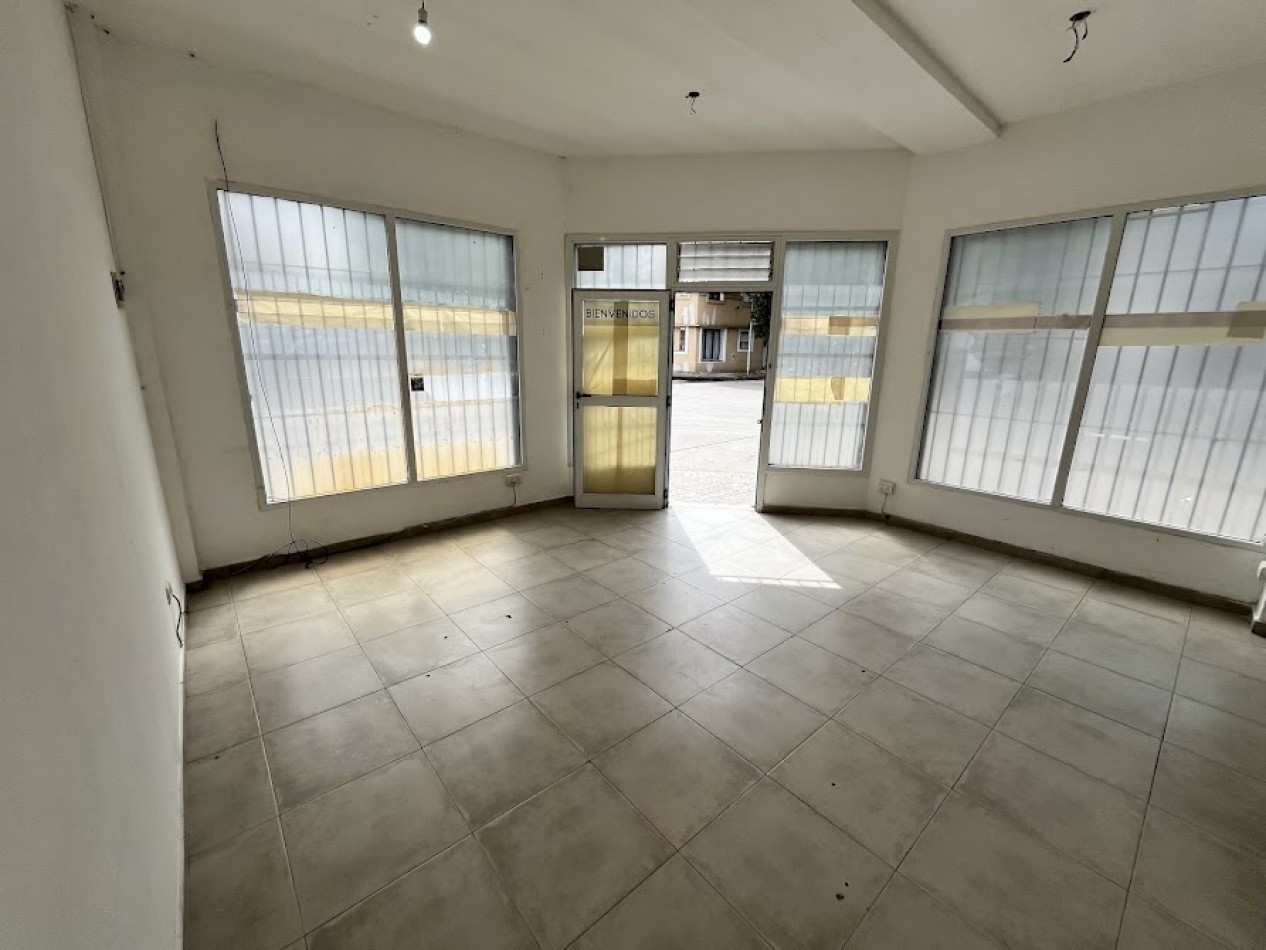 Alquiler comercial Local en esquina super luminoso en zona comercial