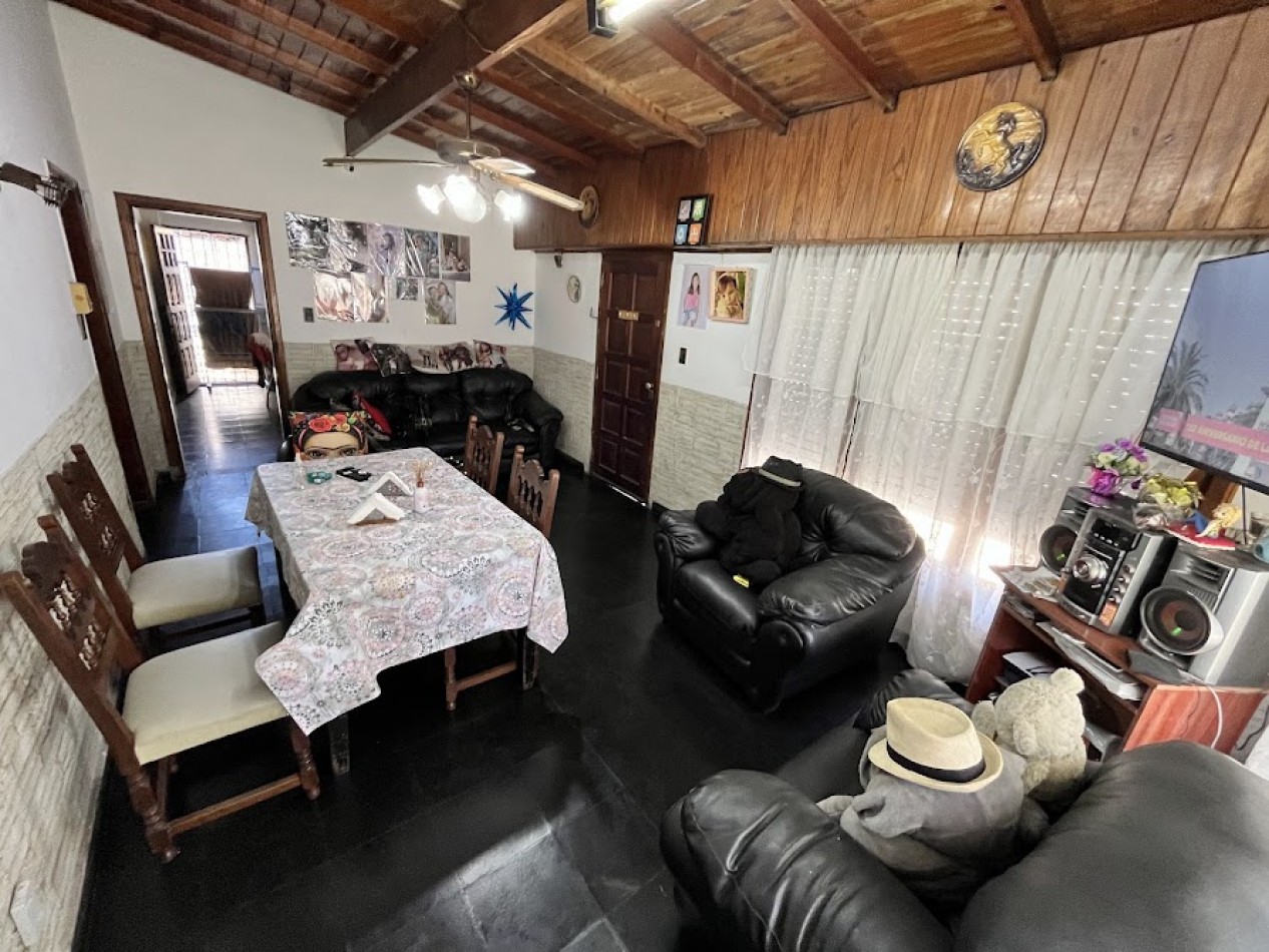 Dos viviendas en una, en esquina, ideal multifamiliar o inversion