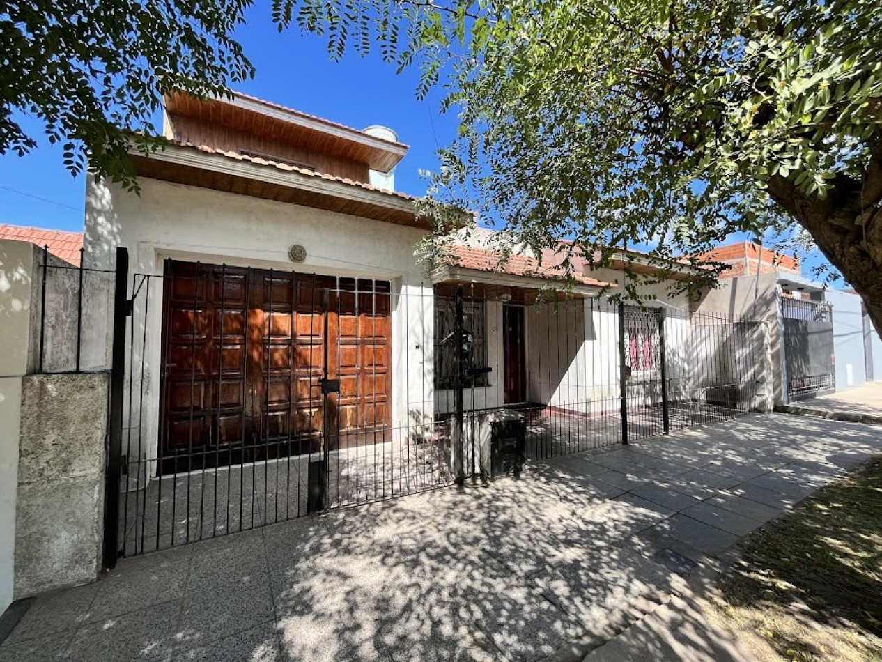 CASA 4 AMBIENTES CON PARQUE Y DEPARTAMENTO EN PLANTA ALTA -APTO CREDITO