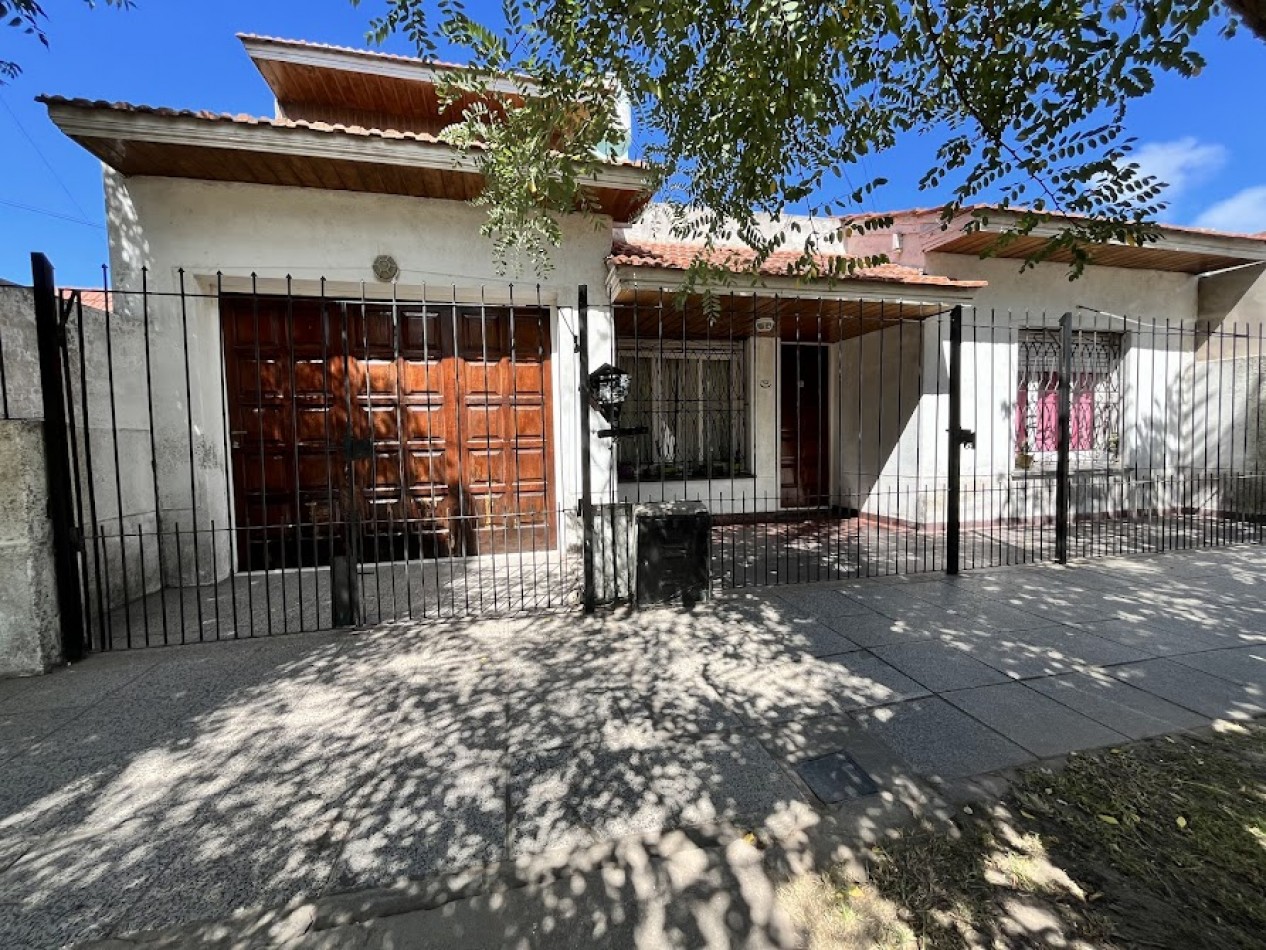 CASA 4 AMBIENTES CON PARQUE Y DEPARTAMENTO EN PLANTA ALTA -APTO CREDITO