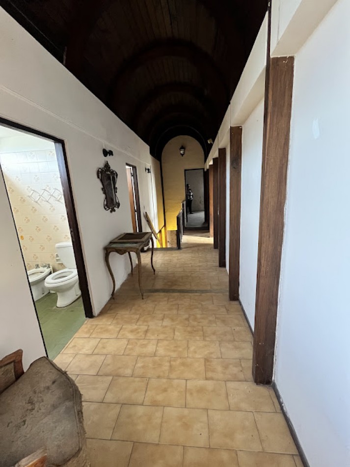 IMPONENTE CHALET EN ESQUINA - BARRIO SAN CARLOS, ACANTILADOS