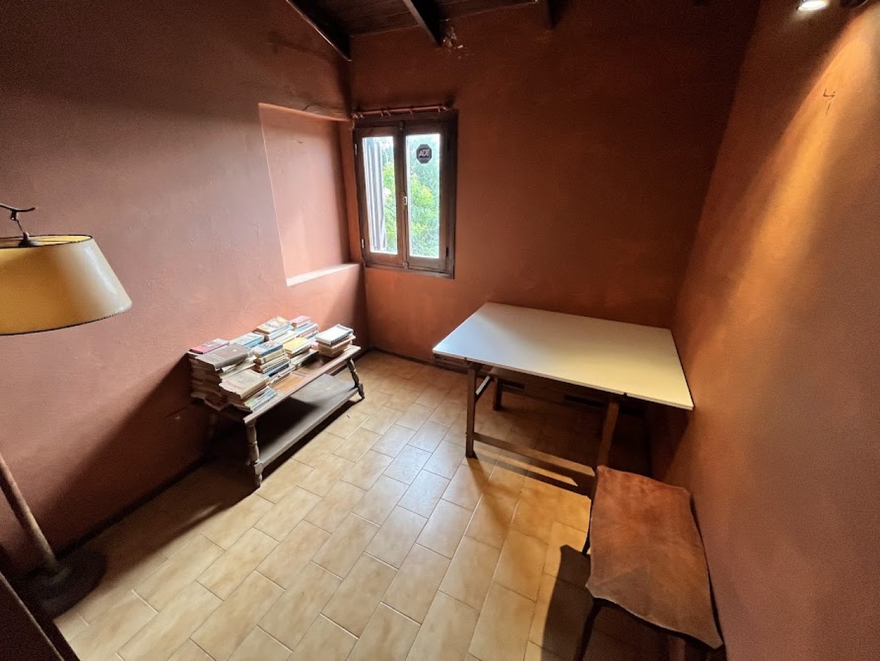 IMPONENTE CHALET EN ESQUINA - BARRIO SAN CARLOS, ACANTILADOS