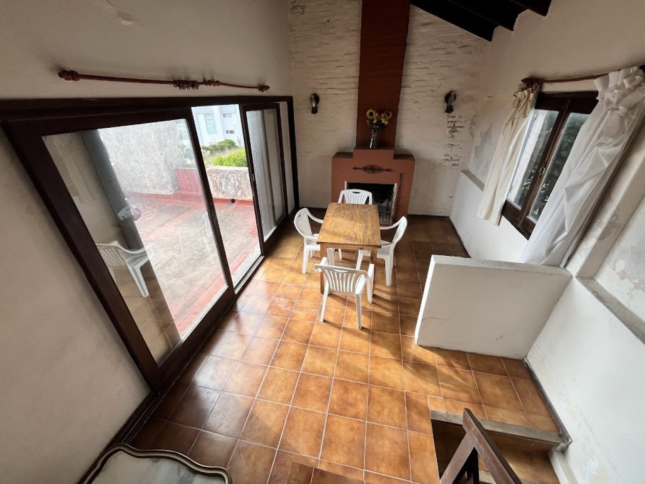 IMPONENTE CHALET EN ESQUINA - BARRIO SAN CARLOS, ACANTILADOS
