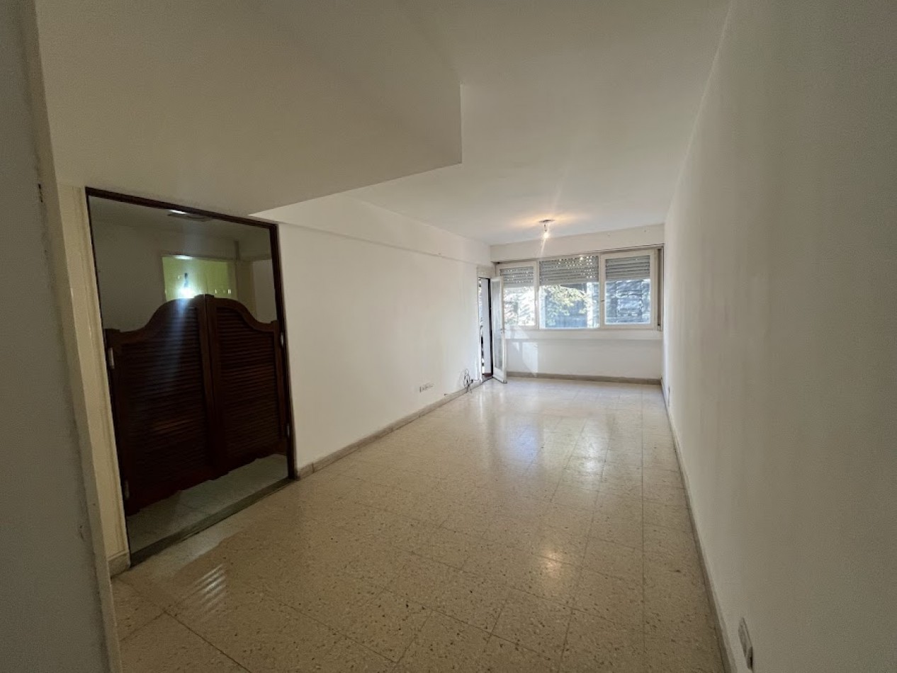 Alquiler 24 meses | Departamento 3 ambientes al frente con balcon y patio muy luminoso