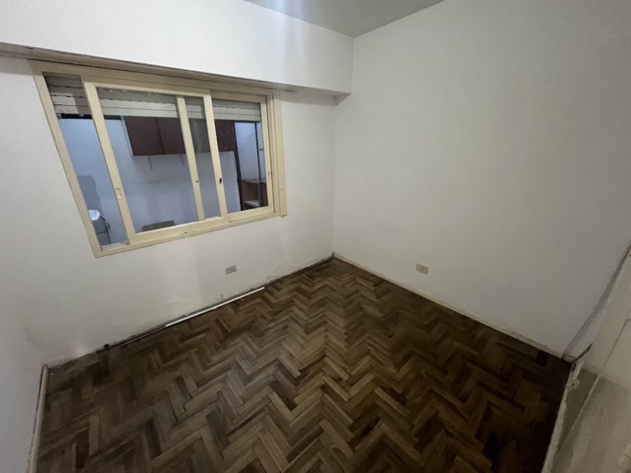 Alquiler 24 meses | Departamento 3 ambientes al frente con balcon y patio muy luminoso