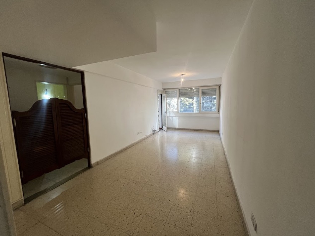 Alquiler 24 meses | Departamento 3 ambientes al frente con balcon y patio muy luminoso