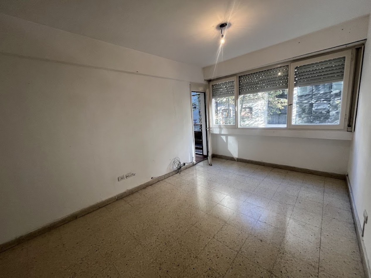 Alquiler 24 meses | Departamento 3 ambientes al frente con balcon y patio muy luminoso