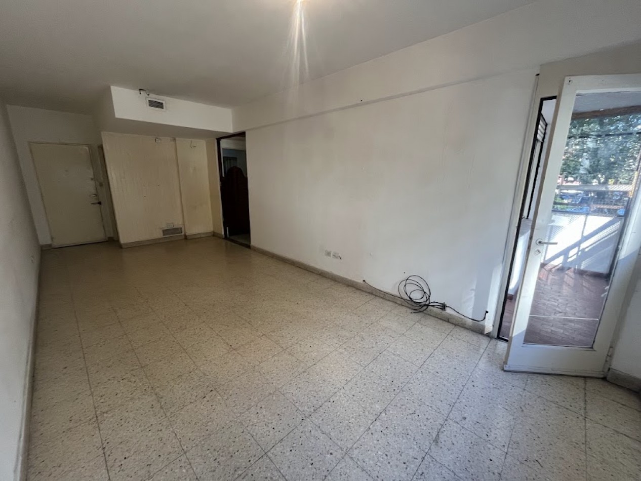 Alquiler 24 meses | Departamento 3 ambientes al frente con balcon y patio muy luminoso