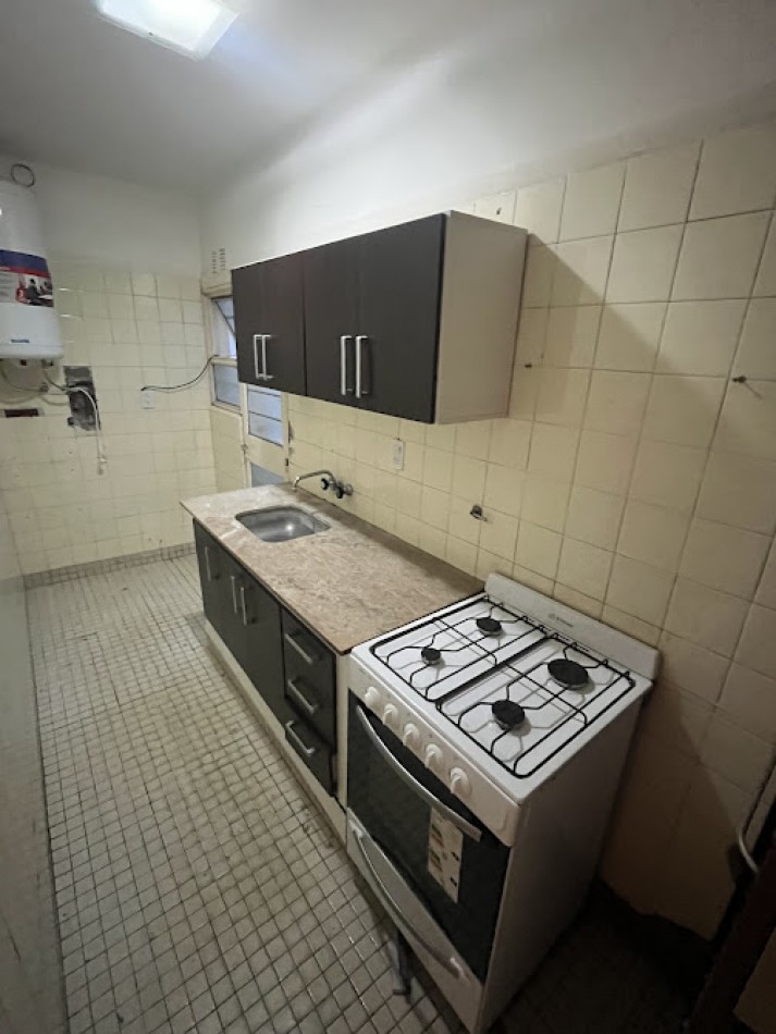 Alquiler 24 meses | Departamento 3 ambientes al frente con balcon y patio muy luminoso