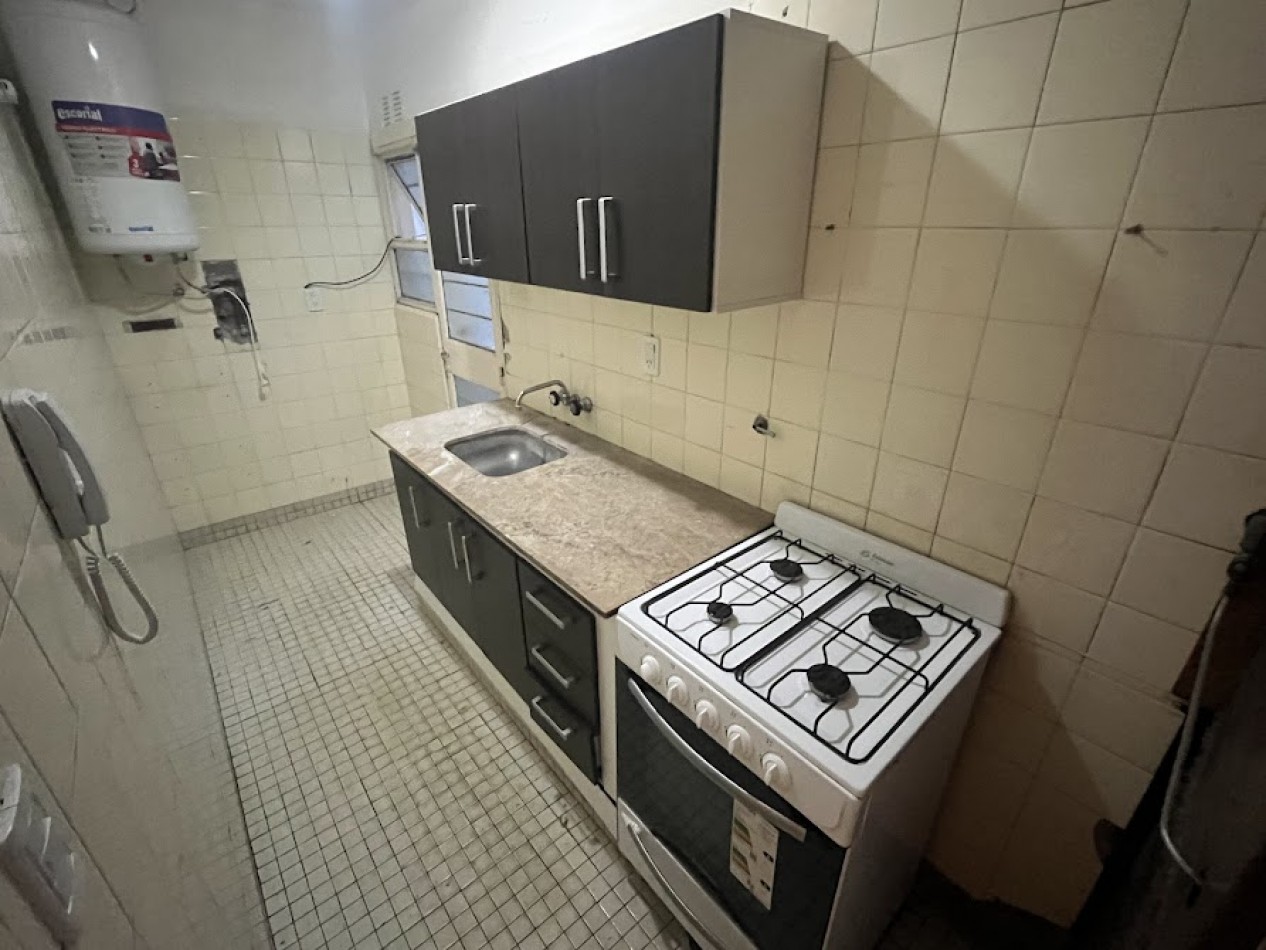 Alquiler 24 meses | Departamento 3 ambientes al frente con balcon y patio muy luminoso