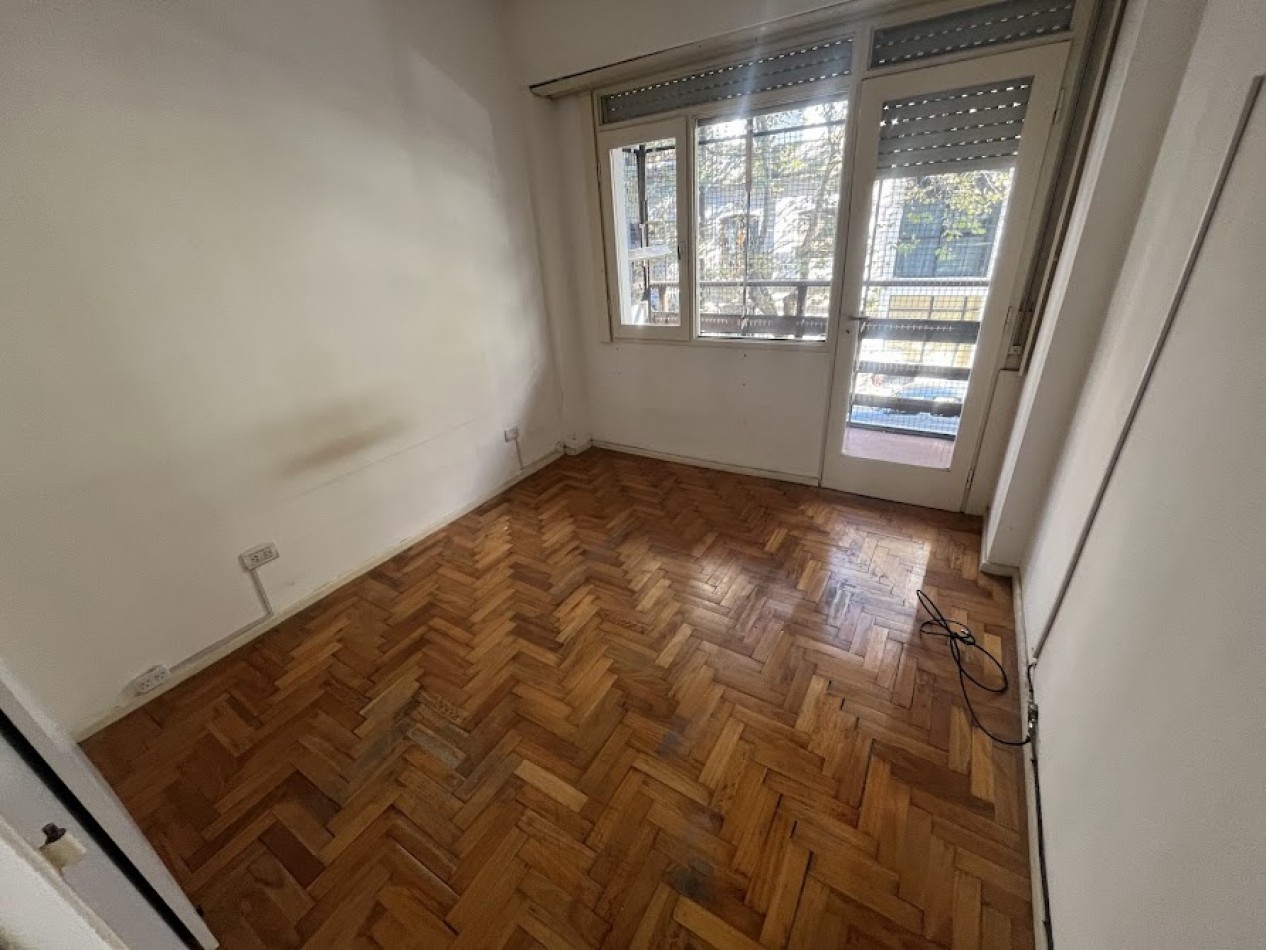 Alquiler 24 meses | Departamento 3 ambientes al frente con balcon y patio muy luminoso